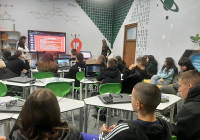 Доброволците от Български младежки червен кръст в СУ 